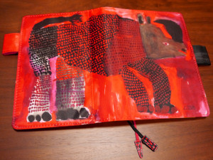 ほぼ日手帳×ミロコマチコ「赤いインドサイ」カバー全体